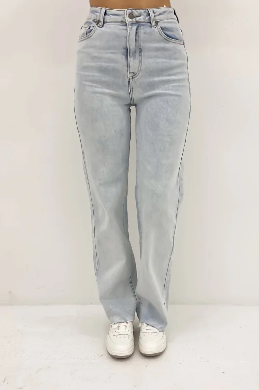 women's denim jeans for a casual FridaySkye Comfort Jean Light Blue